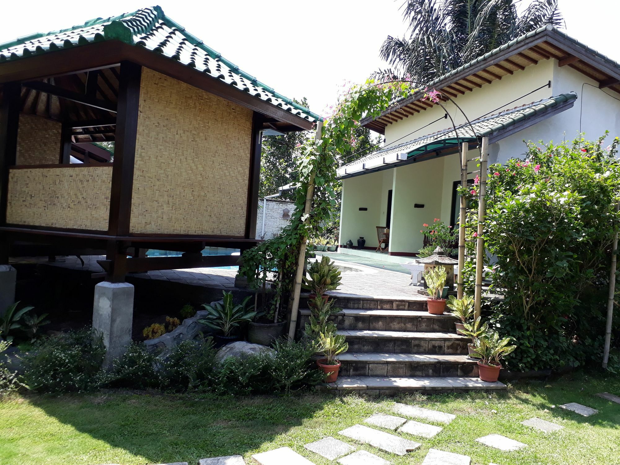 Villa Yukie Senggigi Montongbuwoh Exterior photo