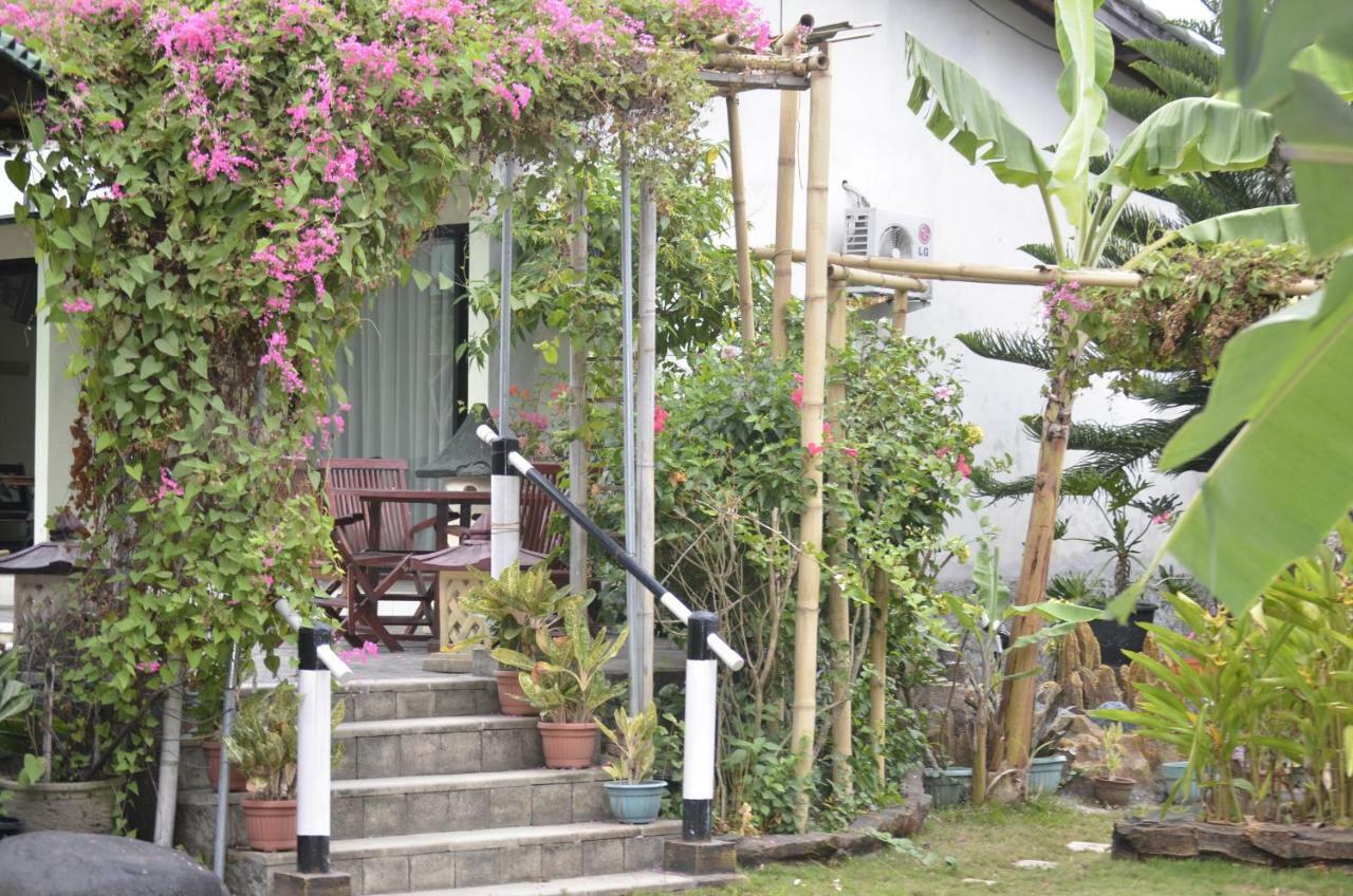 Villa Yukie Senggigi Montongbuwoh Exterior photo